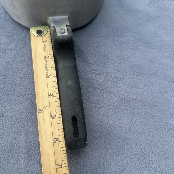 Vintage Magnalite 1 Quart Aluminum Saucepan With Lid & Black Handle Double Spout - Picture 7 of 10